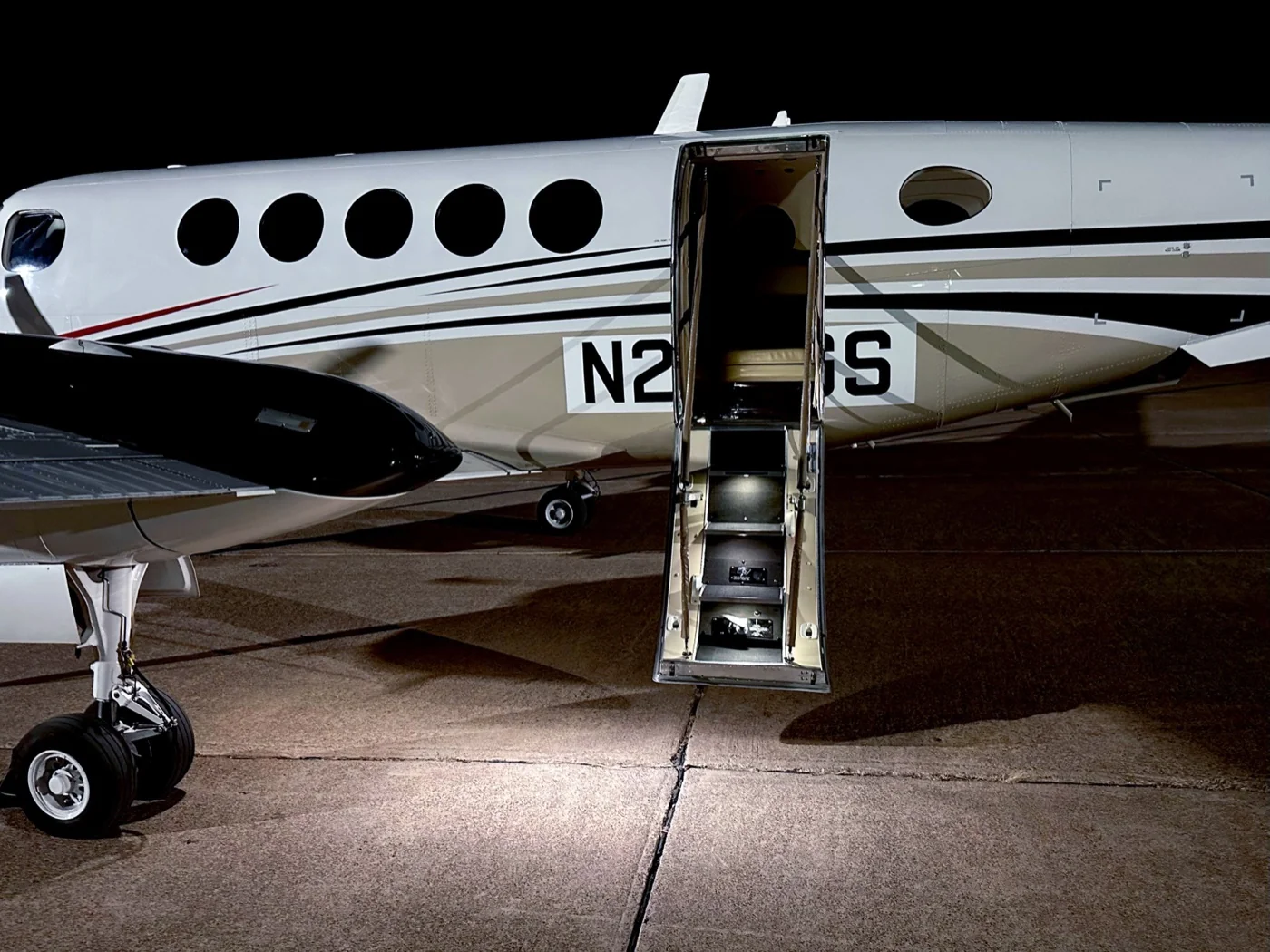 PWI LED entry door underwing light &mdash; aircraft installation