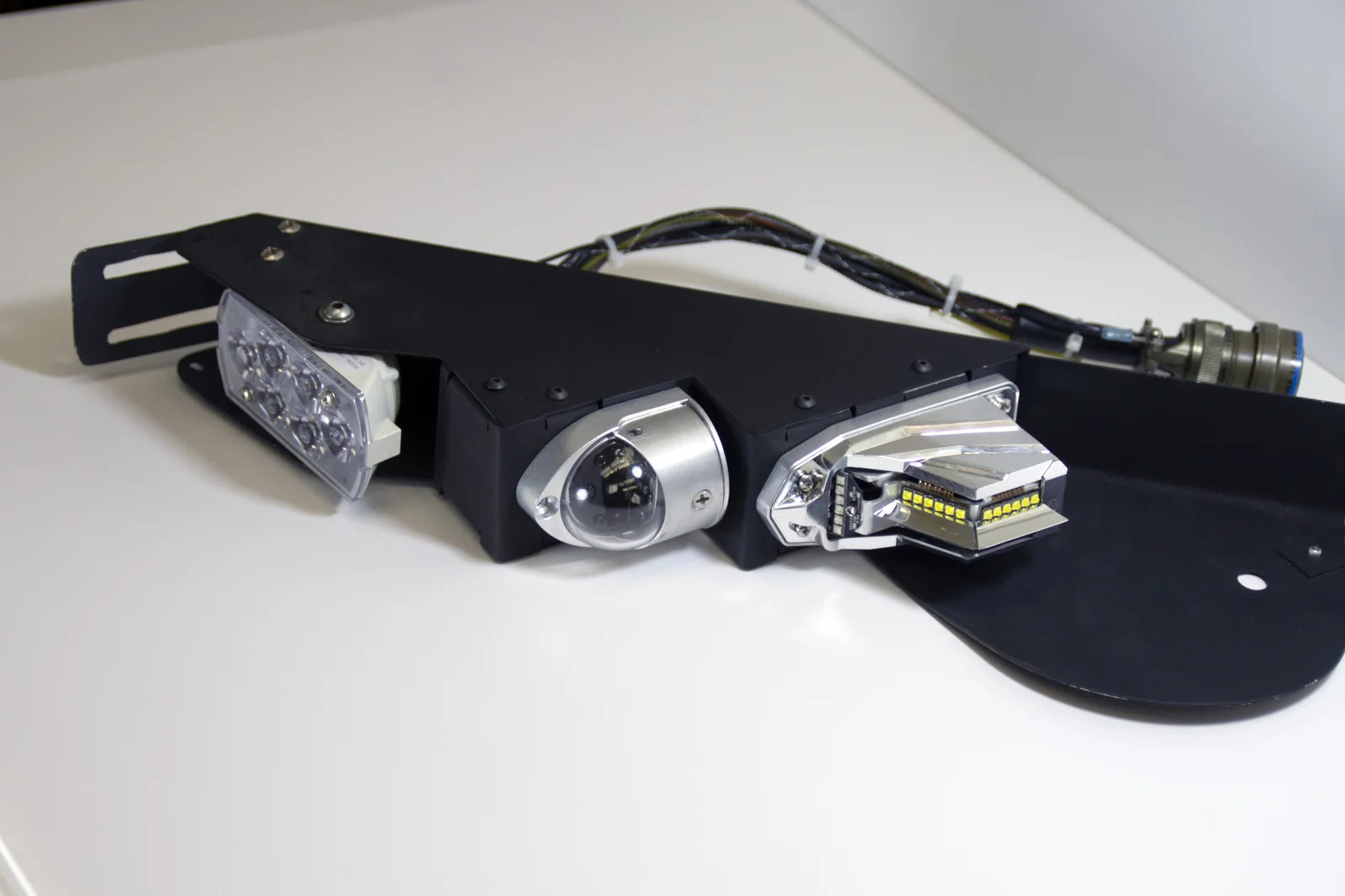 PWI LED wingtip light assembly &mdash; front view